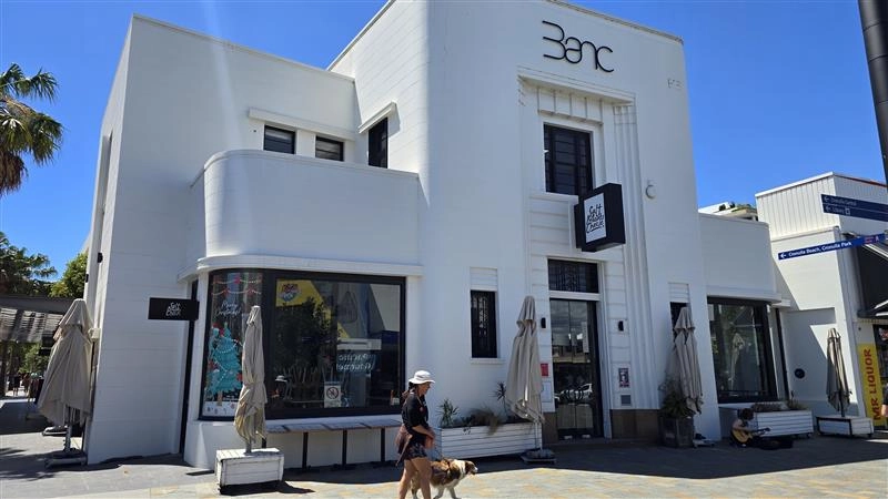 a white building. business loans